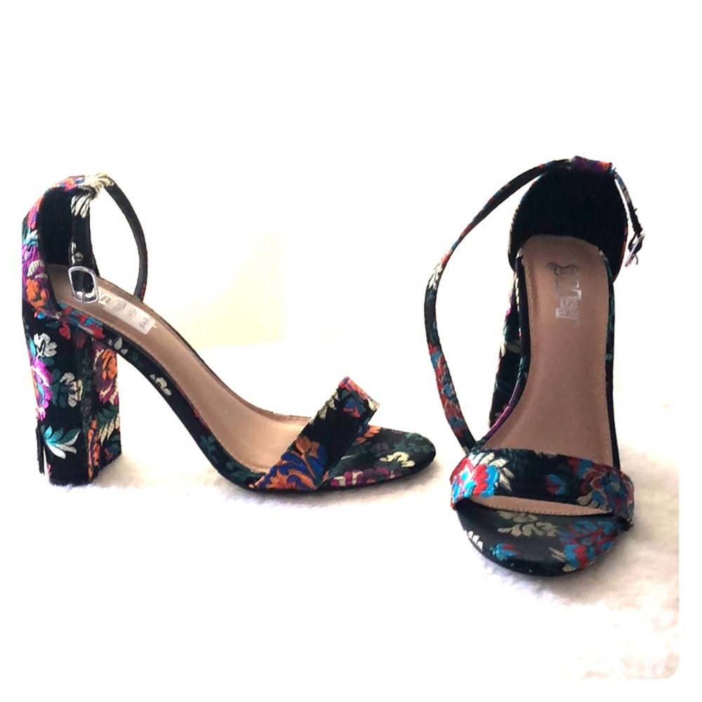 Satin patterned sandal